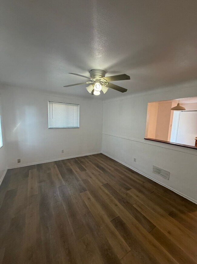 Building Photo - 9065 Bobb Ave