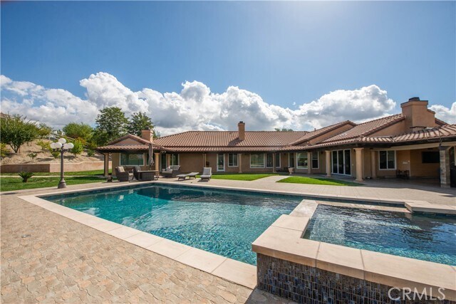 Building Photo - 27048 Triumph Ave