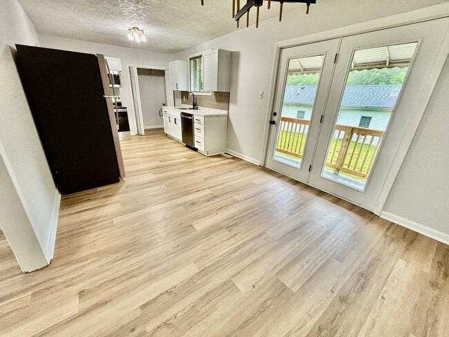Building Photo - 3 Bedroom Ranch for Rent!