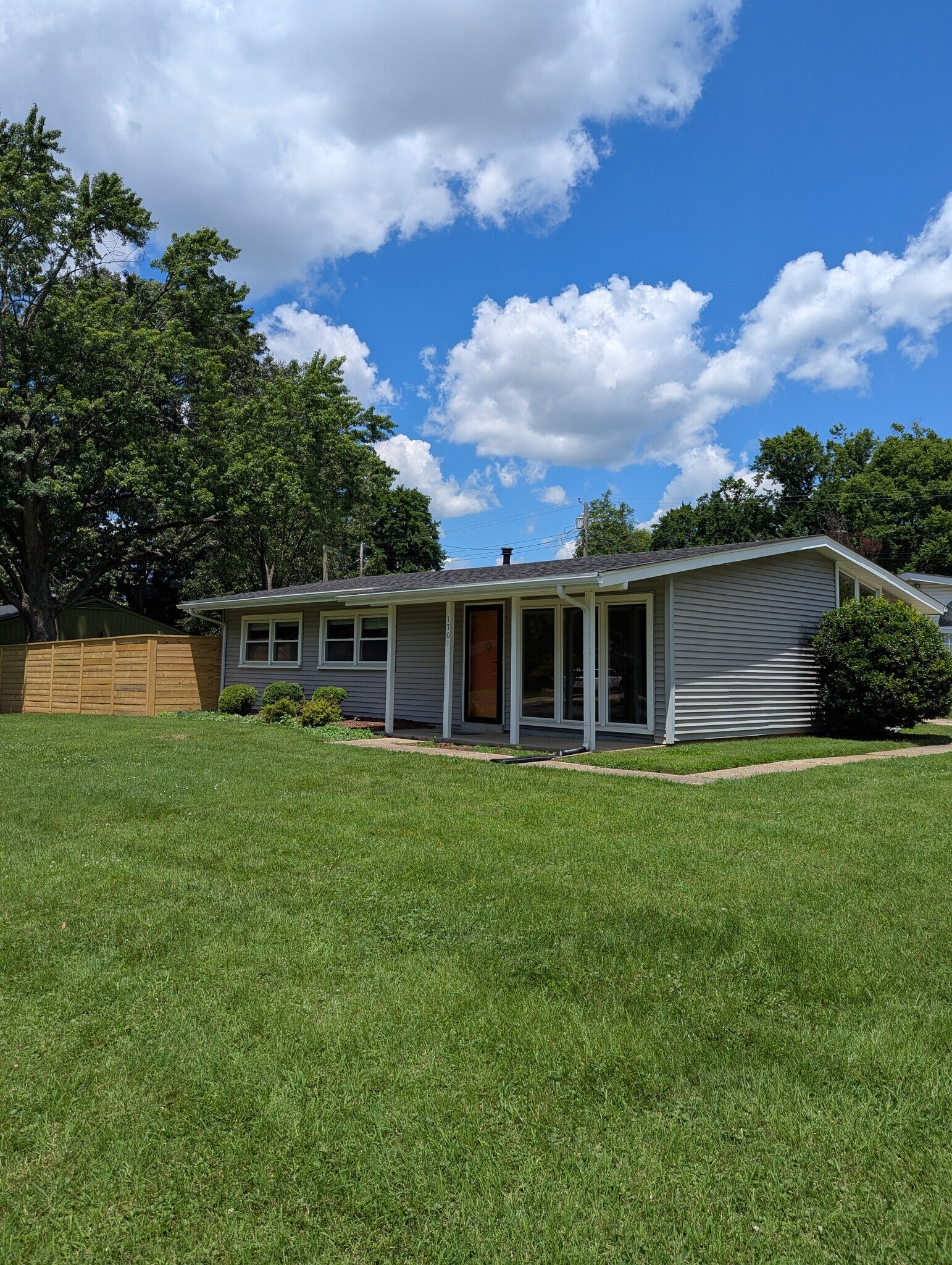 Building Photo - 1701 Brentmoor Ln