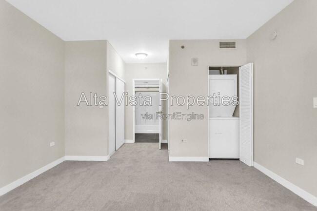 Building Photo - 425 W Beech St