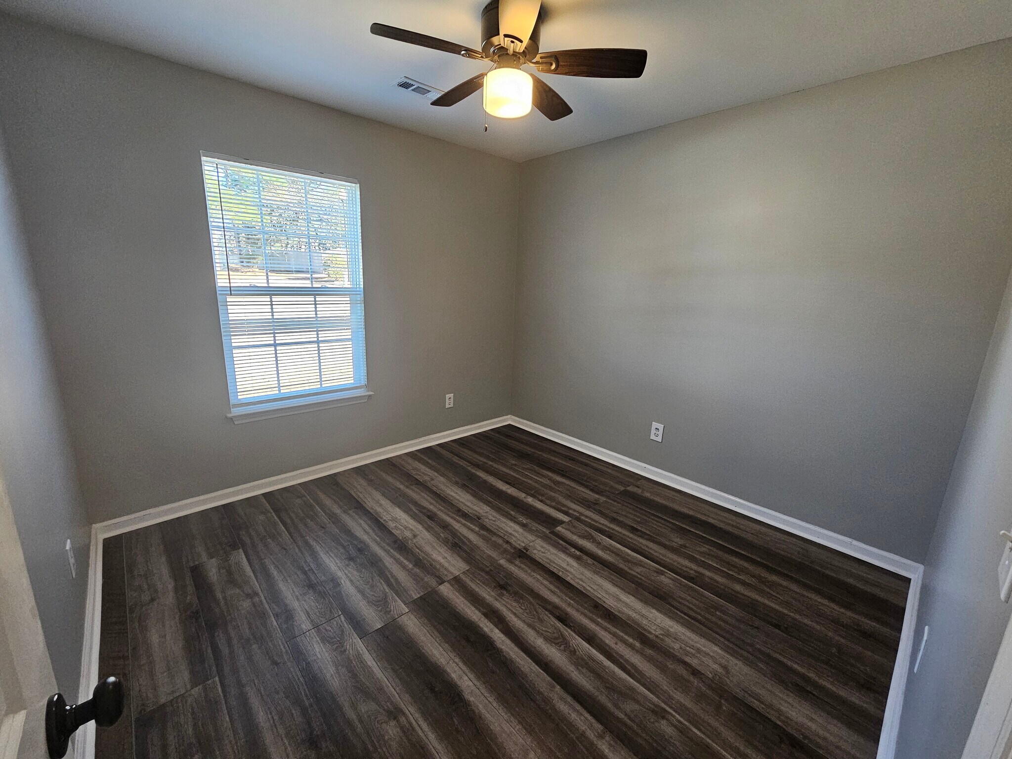 Building Photo - 210 Hepworth Way