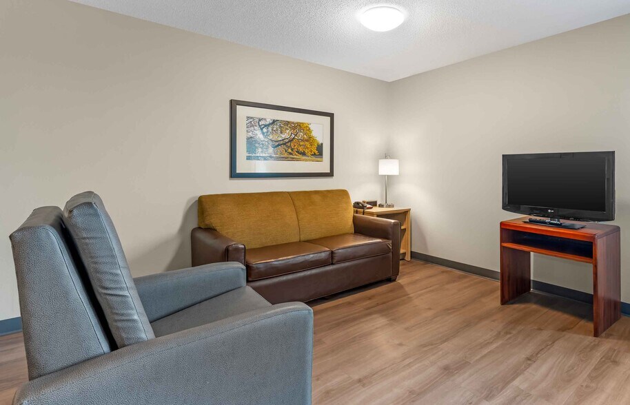 Building Photo - Furnished Studio-Dayton - Fairborn