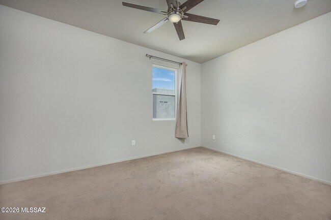 Building Photo - 848 E Park Modern Dr