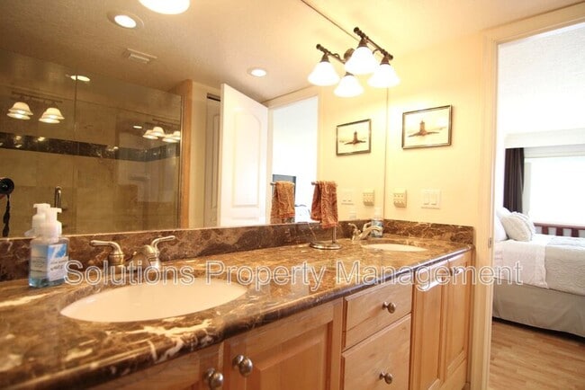 Building Photo - 1095 N Hwy A1A