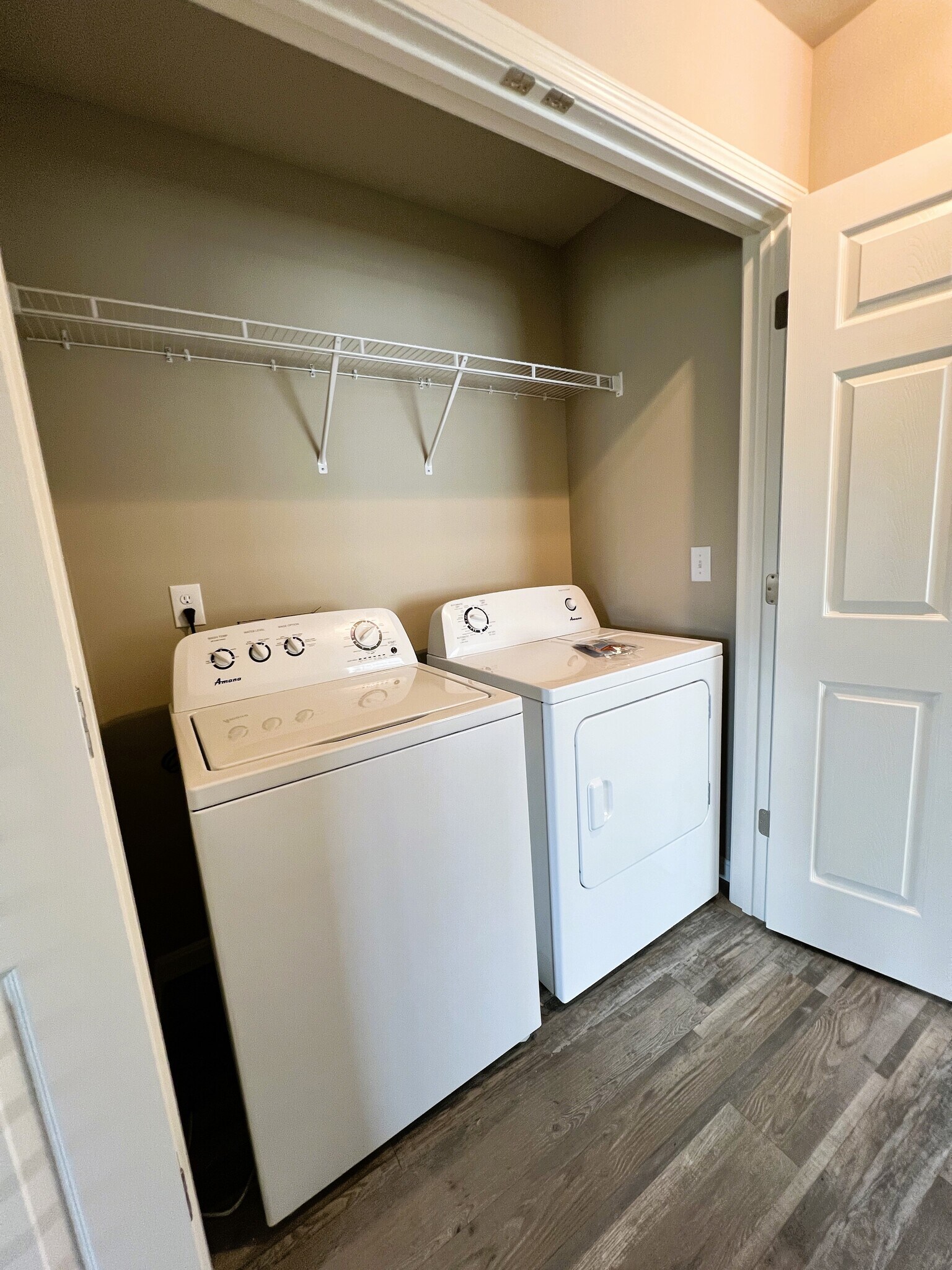 Building Photo - 5284 Canyon Cir