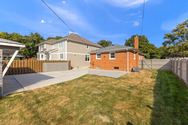 Building Photo - 794 Fairfield Ave