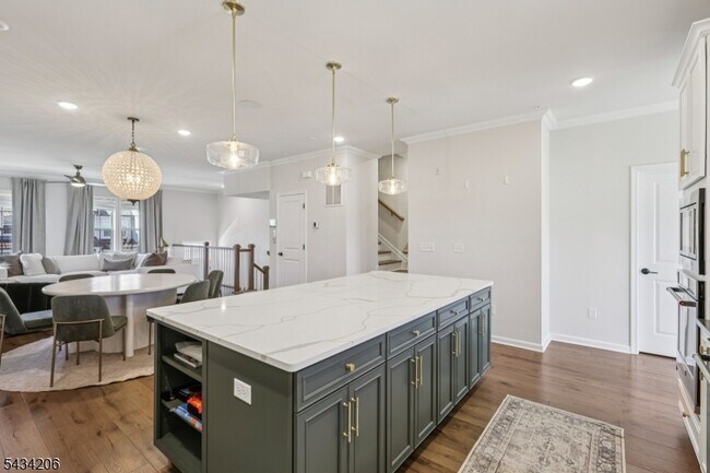 Building Photo - 21 Dahlia Dr