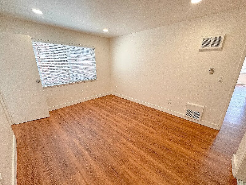 Building Photo - 4802 Daisy St