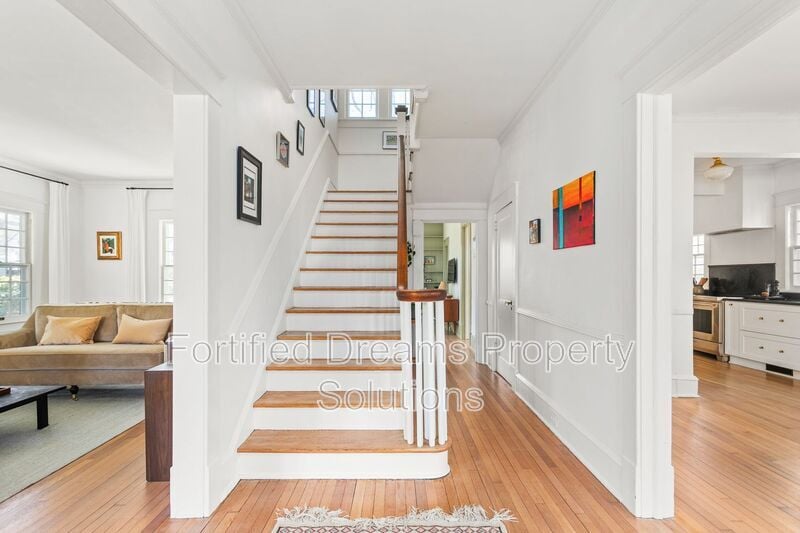 Building Photo - 915 N Eugene St