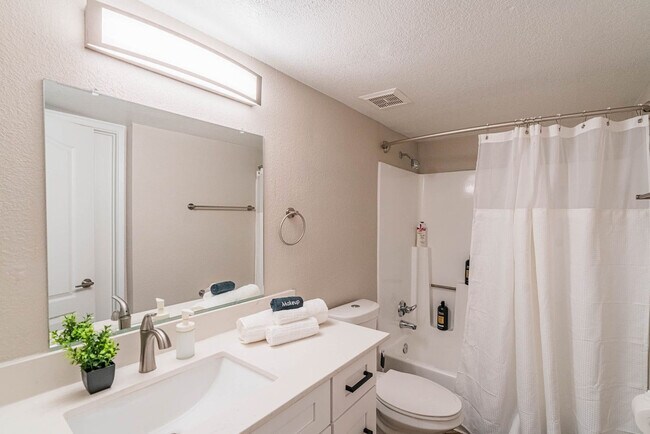 Building Photo - 8550 E McDowell Rd