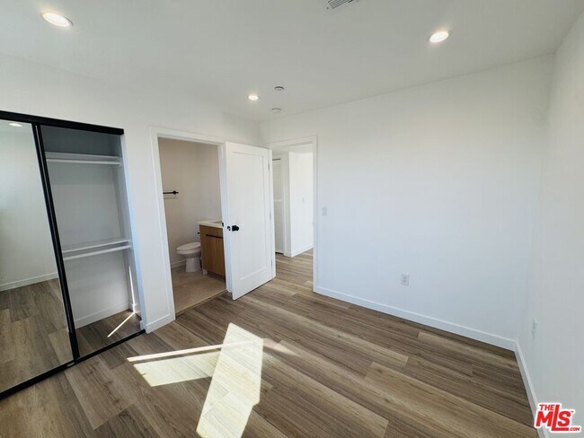 Building Photo - 231 E 85th St