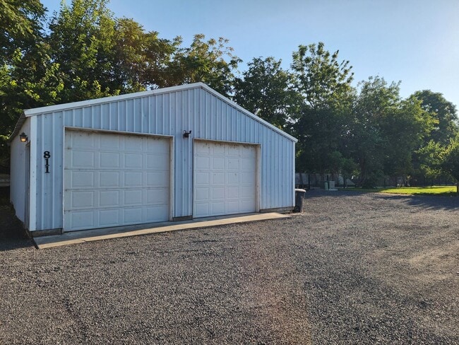 Building Photo - Lake house with Shop on 1/2 acre
