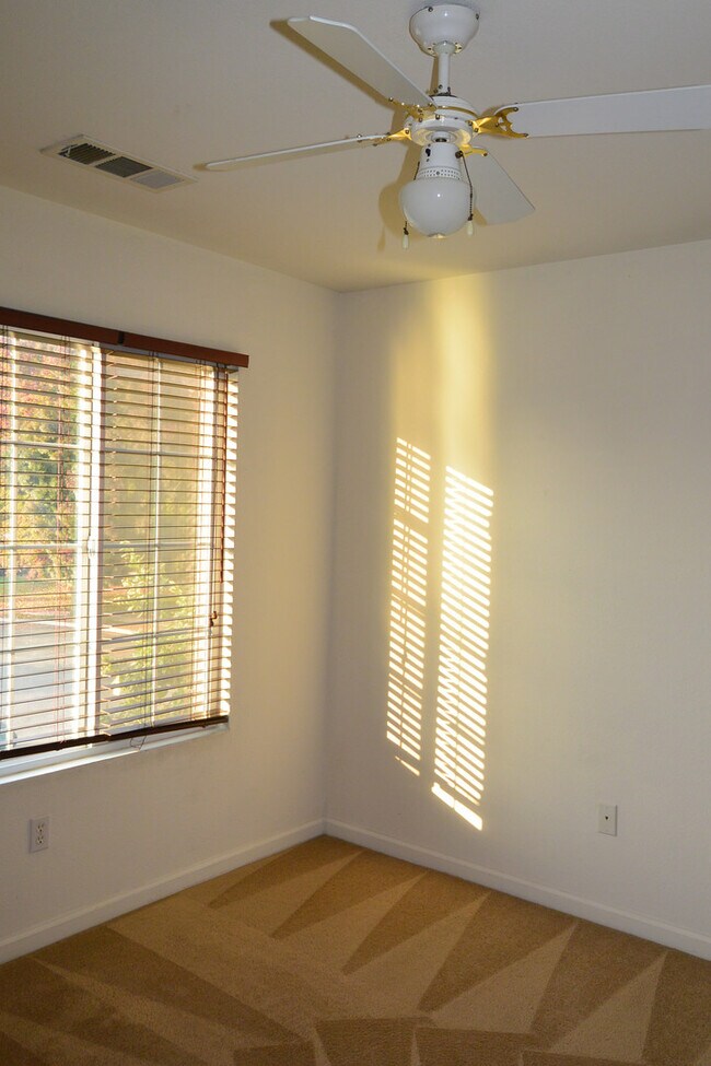 Building Photo - 2222 N Quincy Ct
