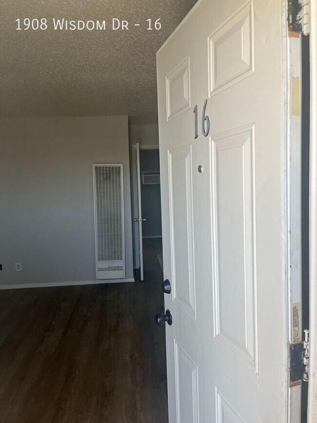 Building Photo - 1908 Wisdom Dr