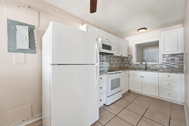 Building Photo - 1400 Binney Dr