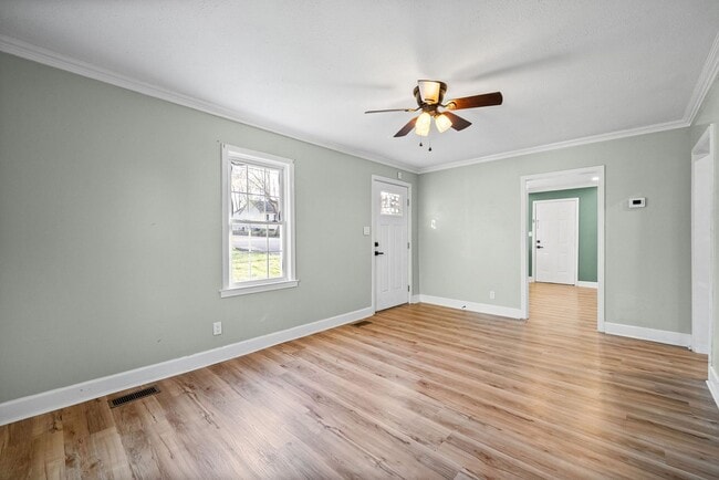 Building Photo - 2 Bedroom Pet Friendly Home For Rent Near Madison Street!