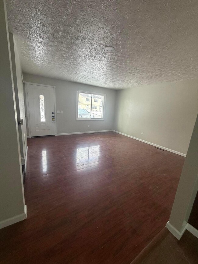 Building Photo - 4465 Paxton Dr S