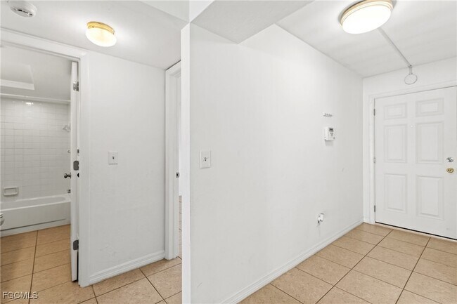 Building Photo - 1429 Cape Coral Pkwy W