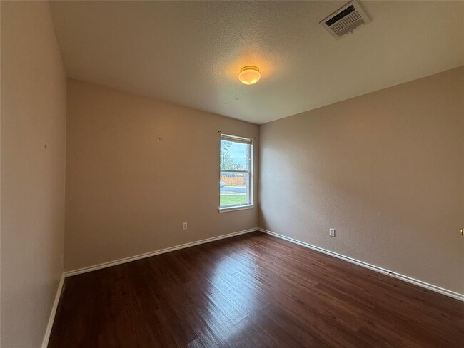 Building Photo - 316 Meadow Park Dr