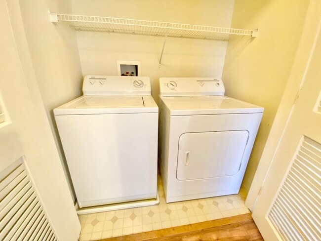 Building Photo - TOWNHOME LOCATED IN GATED BLACKHAWK COMMUN...