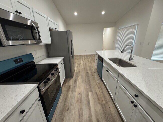 Building Photo - "Spacious 5-Bed Oasis with 3 Full Baths in Charming Bel Aire - 2,624 Sq Ft of Comfortable Living!"