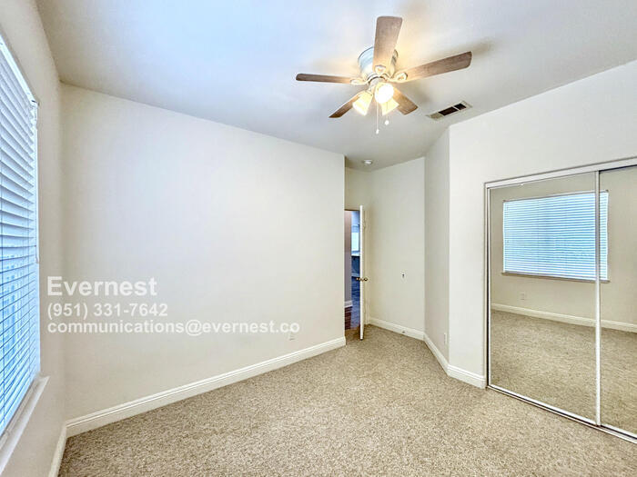 Building Photo - 25284 Silverwood Ln