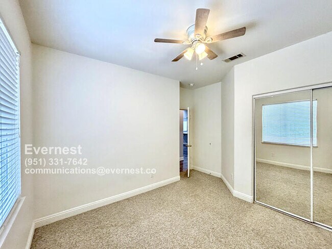Building Photo - Beautiful 3-Bedroom Home with Fireplace an...