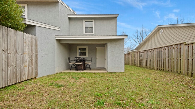 Building Photo - 2418 Johnson Dr