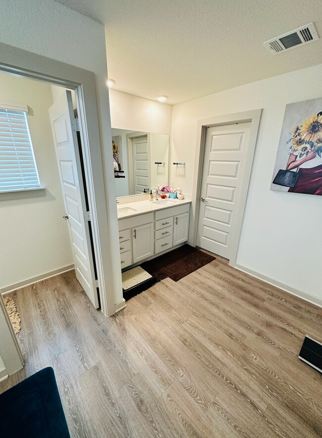 Building Photo - 141 Merrick Rd