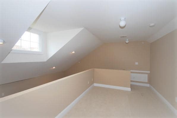 Building Photo - 330 Maple Ave