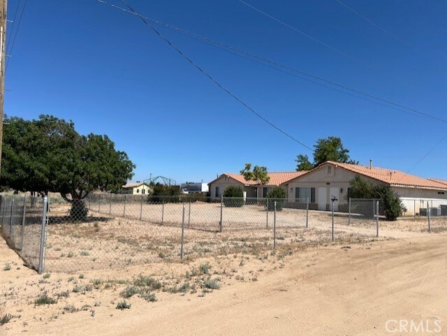 Building Photo - 7653 Phelan Rd