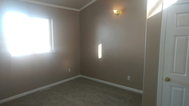 Building Photo - Heights remodeled 3 bedroom, 2 bath with 1...