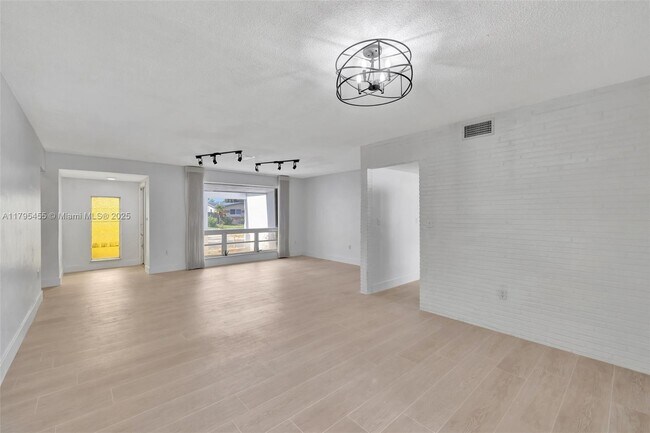 Building Photo - 9121 SW 54th Pl