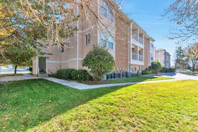 Building Photo - 9118 S Scirlein Dr