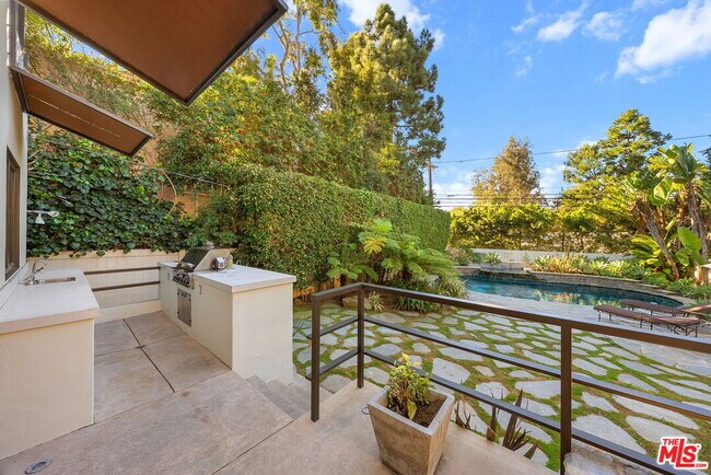 Building Photo - 215 S Anita Ave