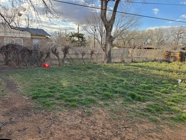 Building Photo - Heart of Lubbock 1/1 Duplex