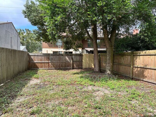 Building Photo - 1114 ROMAINE Cir W