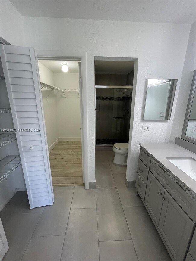 Building Photo - 2580 Coral Springs Dr