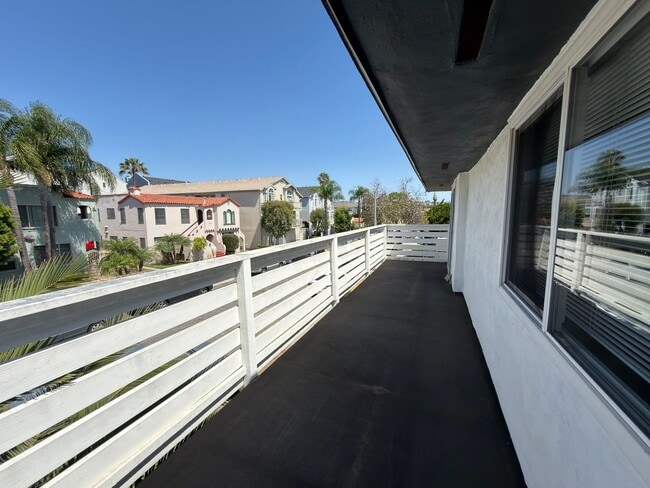 Building Photo - 1110 Mira Mar Ave