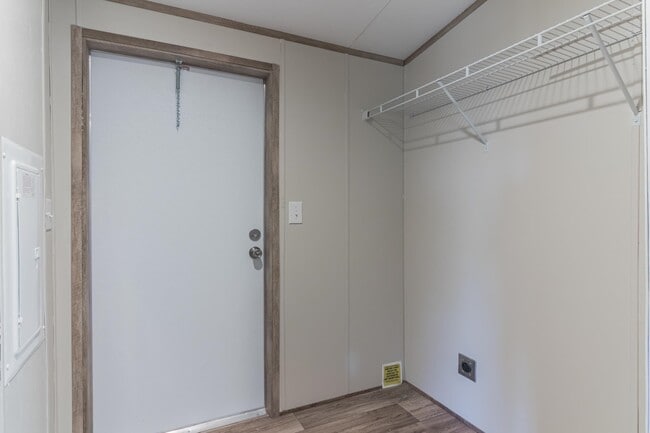 Building Photo - 105 E Briar Dr