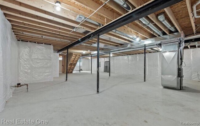 Building Photo - 5636 Paris St