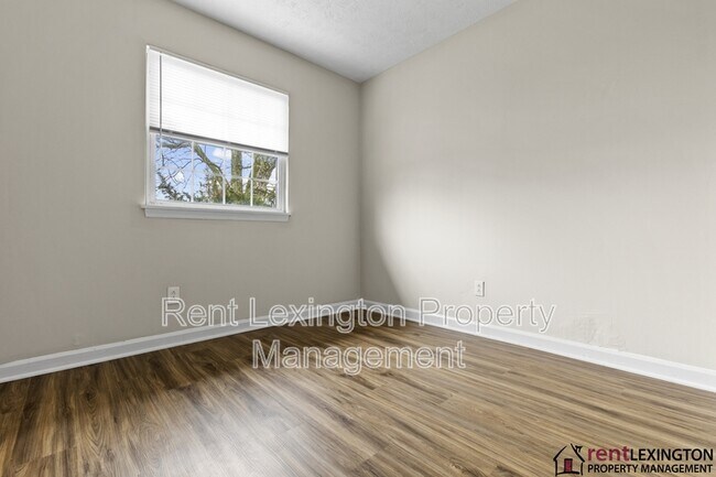 Building Photo - 3966 Northampton Dr