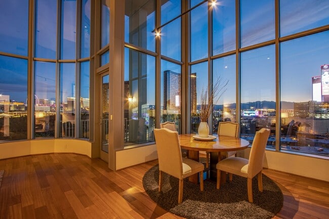 Building Photo - Absolutely stunning high rise loft at Metr...