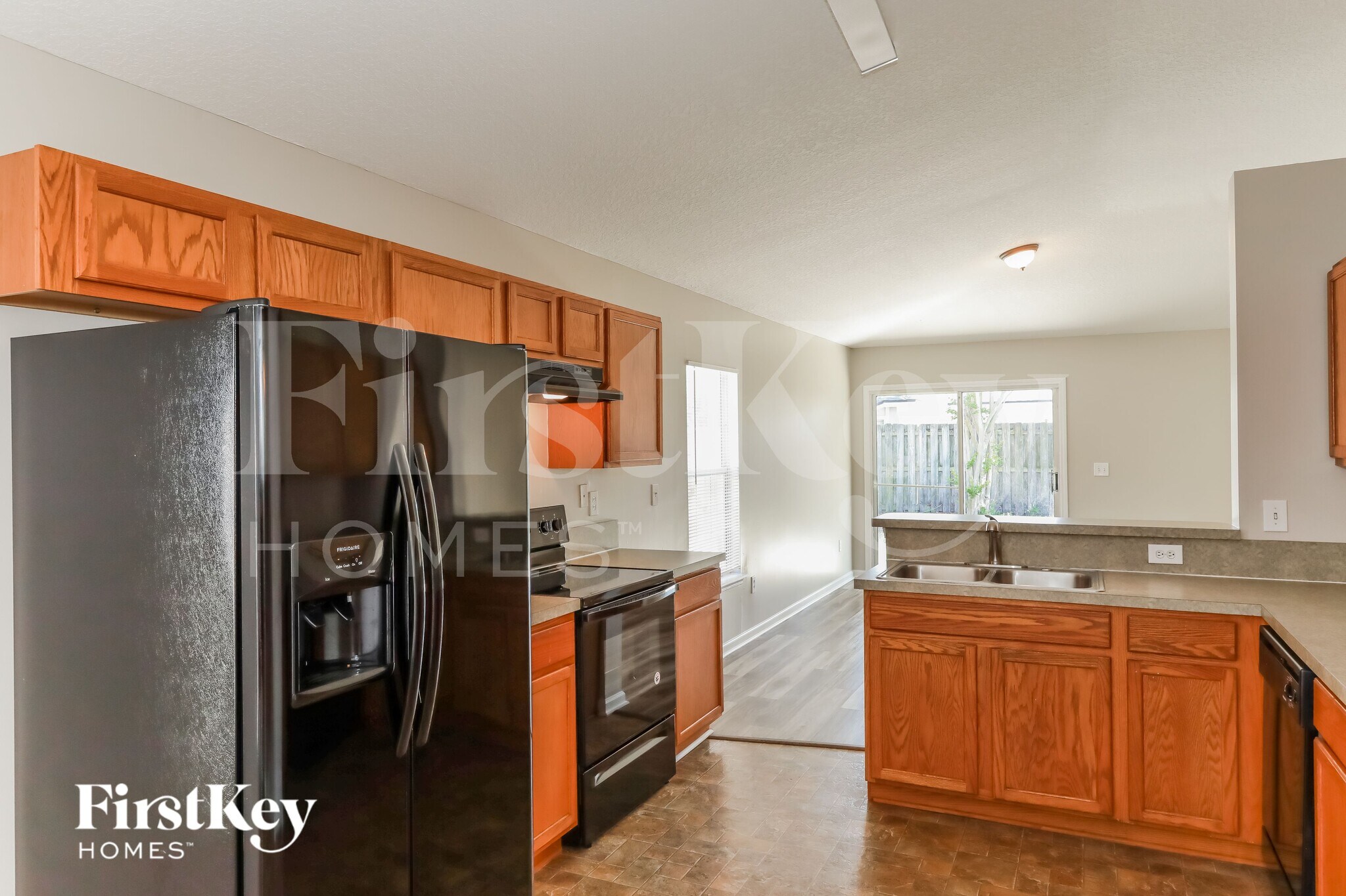 Building Photo - 2424 Willowbend Dr