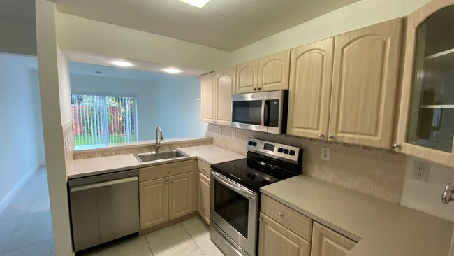 Kitchen - 15401 SW 144th Ct