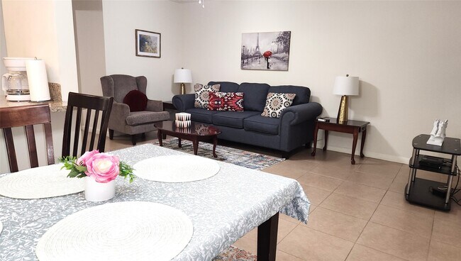 Building Photo - 4727 W Alabama St