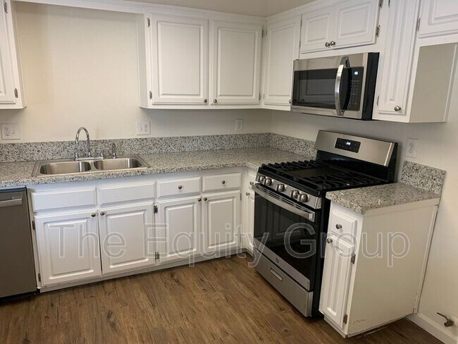 Building Photo - 3928 W Meadow Ave