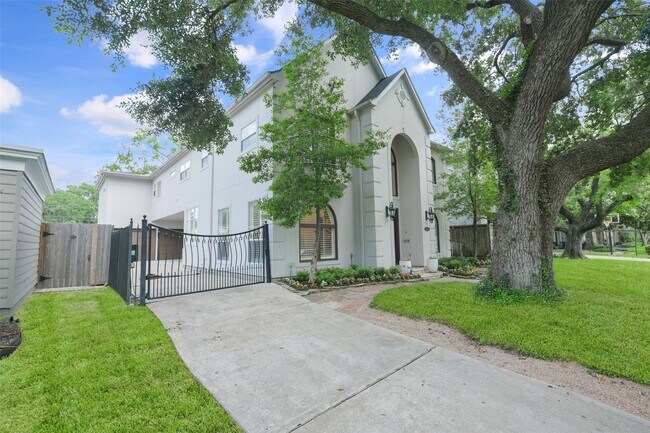 Building Photo - 3724 Wroxton Rd