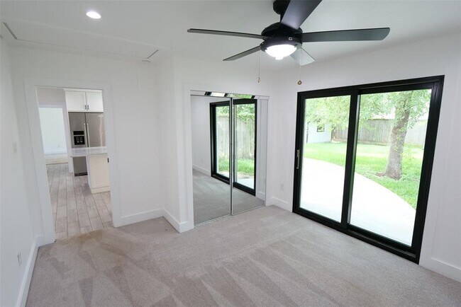 Building Photo - 2219 Chantilly Ln